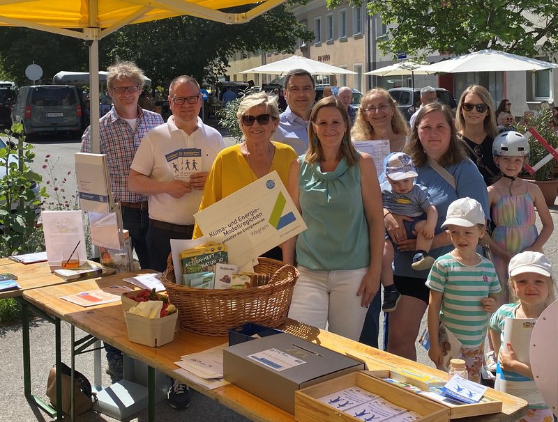Großes Interesse beim Klima- und Energieinfostand beim Naschmarkt